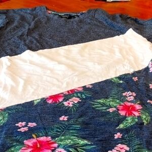 🌻3 for $12🌻FREE Planet, Men's Large Grey and Hibiscus Shirt